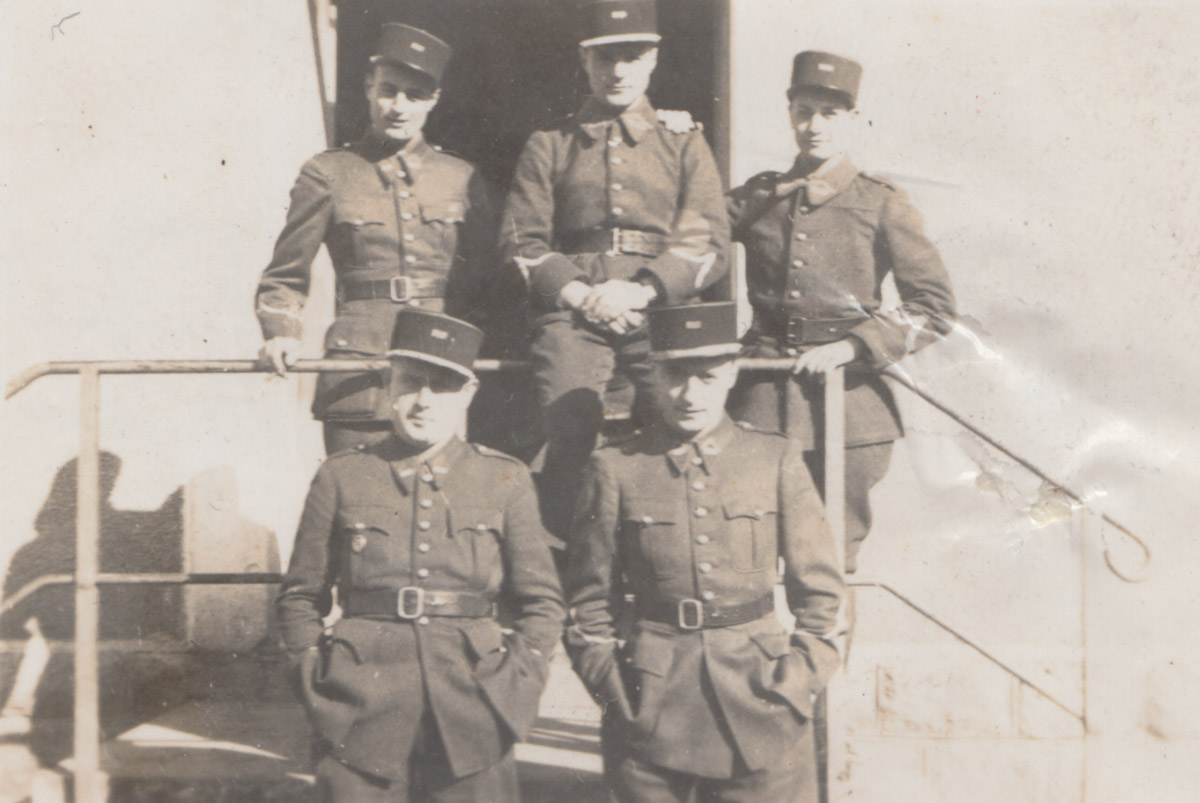 Groupe soldats guerre mondiale photographe retouche