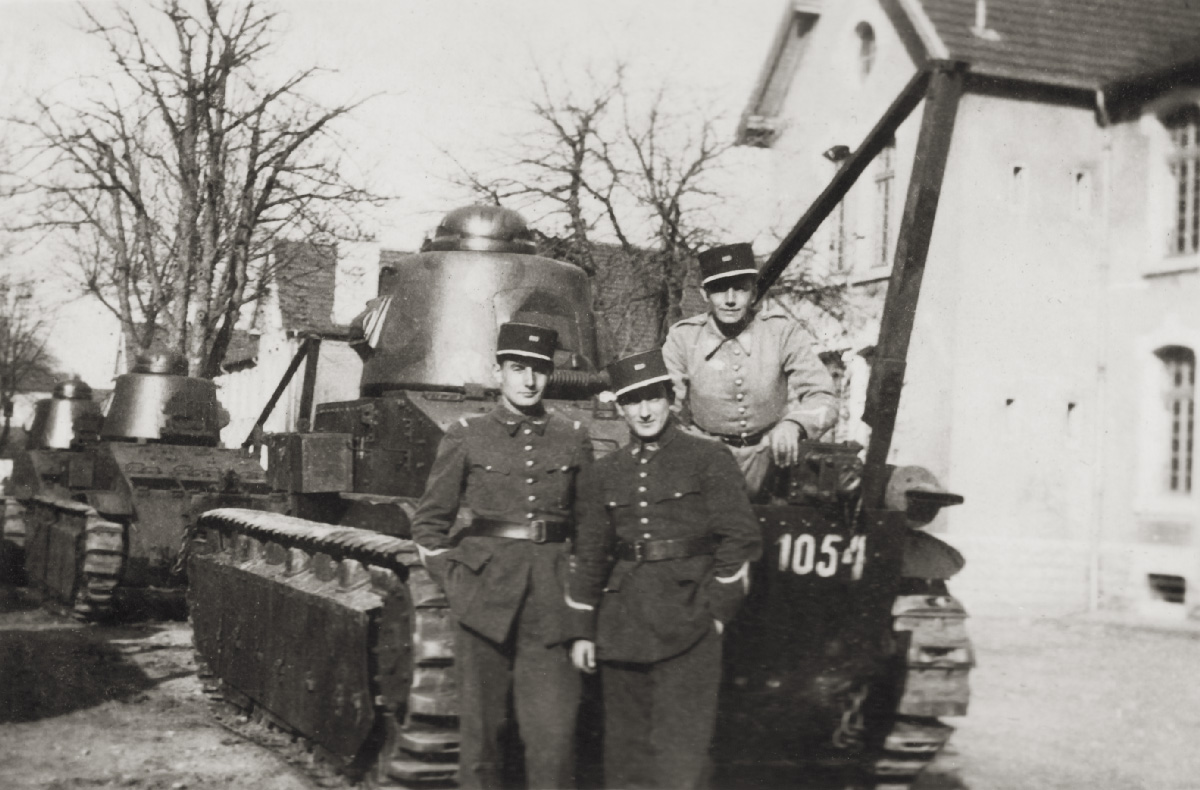 Réparation photographie historique groupe soldats militaires armée française