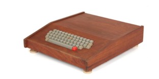 Premier ordinateur apple-I en bois